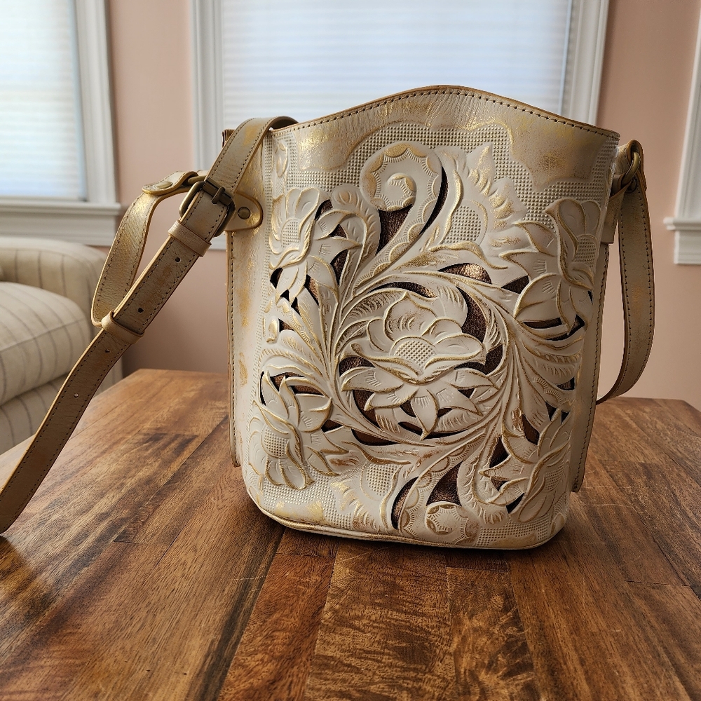 Patricia Nash purse cutout tooling with goldtone inlay, brushed brasstone - Picture 1 of 7